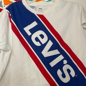 White Levi’s Crop-top